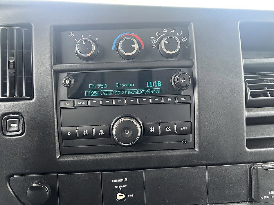 Used 2015 Chevrolet Express 3500 Extended image 22