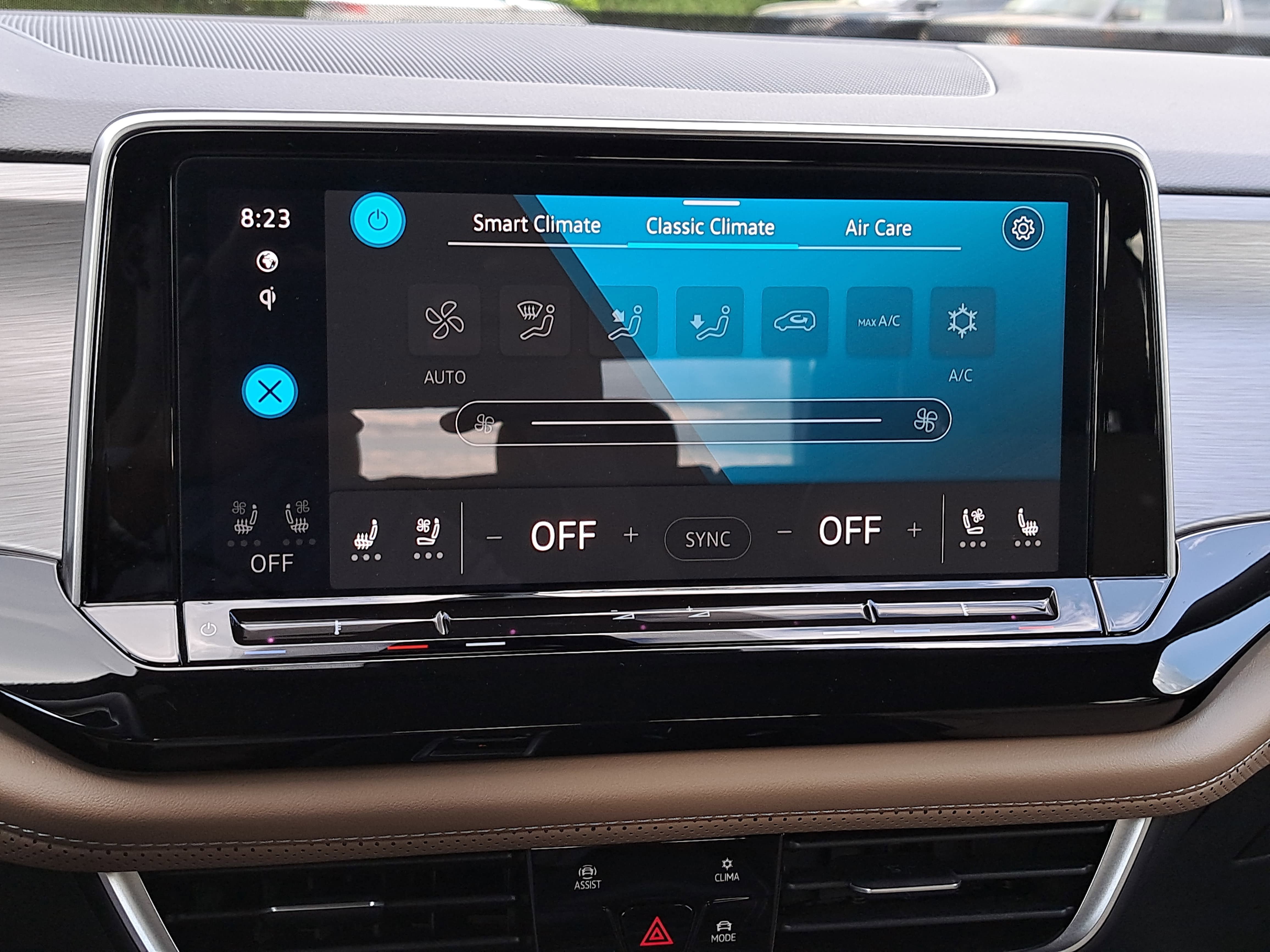 Certified 2025 Volkswagen Atlas Cross Sport SE image 20