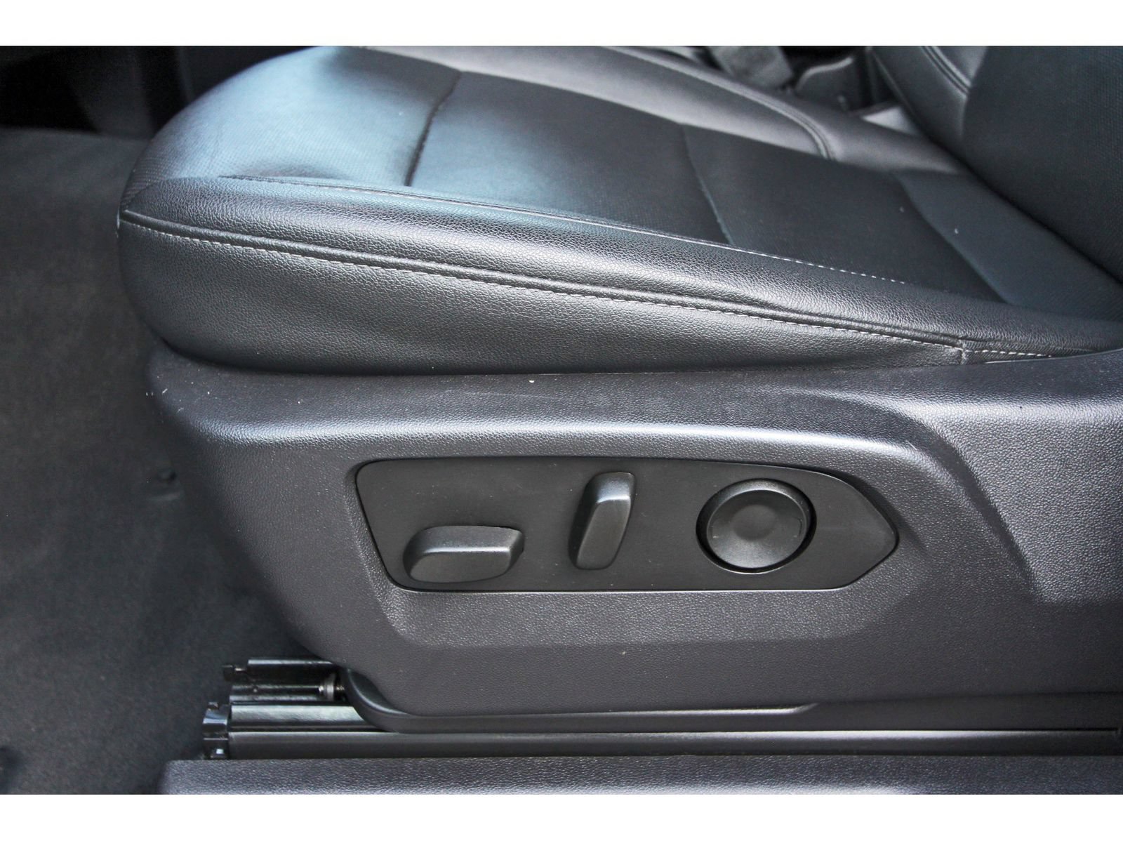 Used 2025 GMC Sierra 1500 SLT RWD image 28