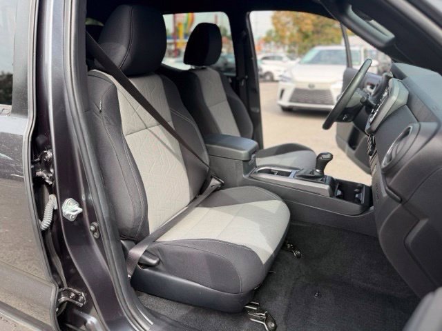 Used 2022 Toyota Tacoma TRD Sport AWD/4WD image 32