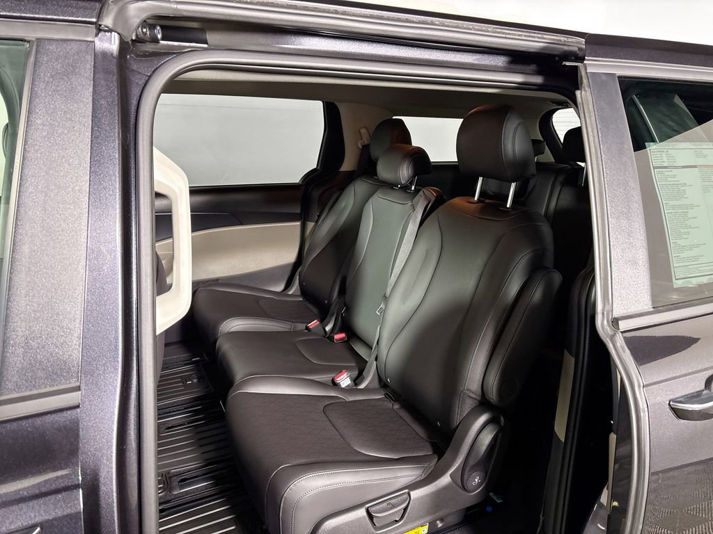 New 2026 Kia Carnival FWD image 19