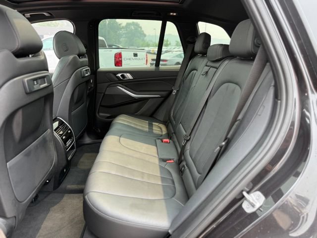 Used 2022 BMW X5 xDrive40i AWD/4WD image 16