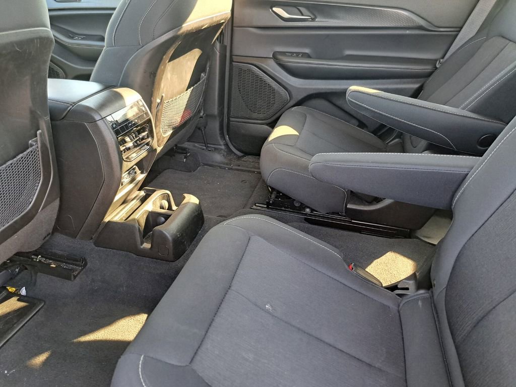 Used 2023 Jeep Grand Cherokee L Laredo image 21