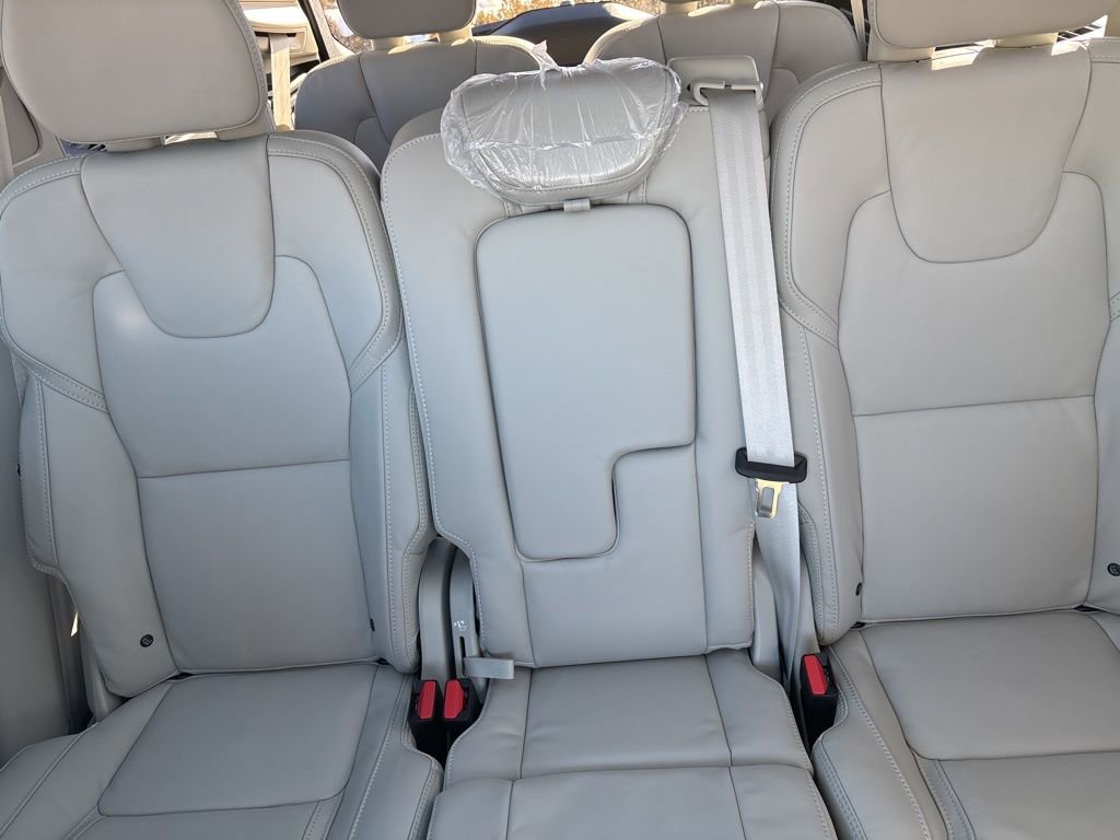New 2026 Volvo XC90 T8 Ultra w/ Protection Package Premier image 36