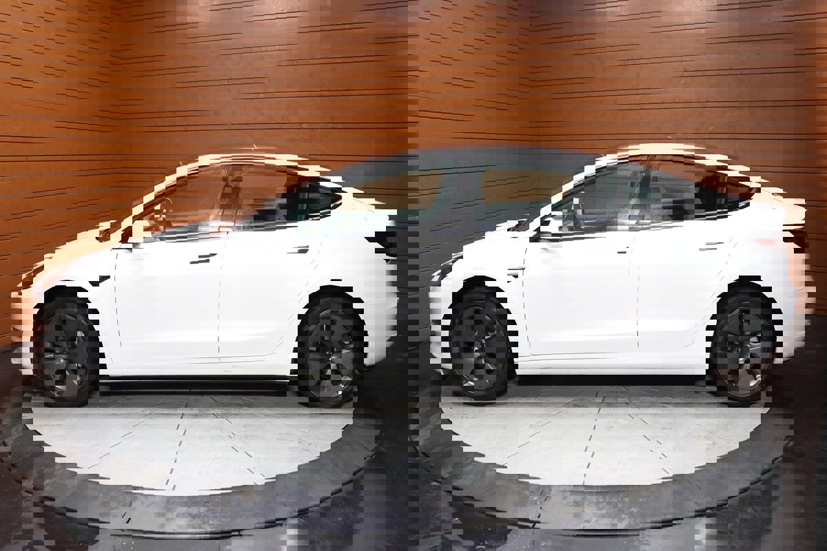 Used 2023 Tesla Model 3 Standard Range image 9