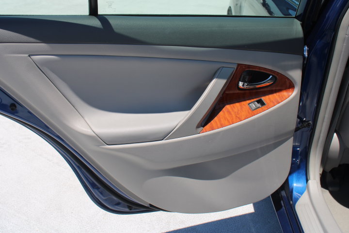 Used 2011 Toyota Camry XLE w/ XLE Extra-Value Pkg #2 FWD image 13