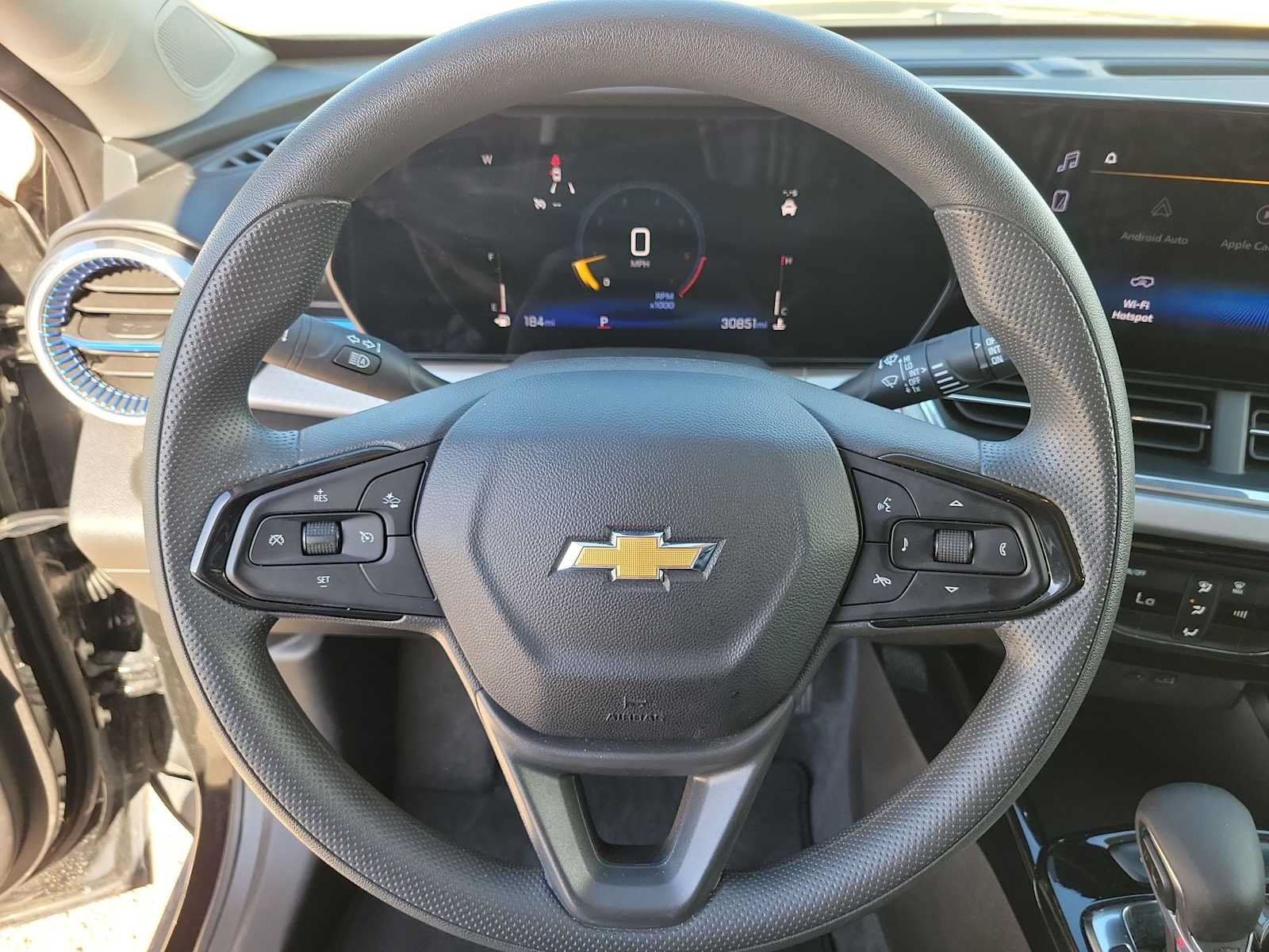 Used 2025 Chevrolet Trax LT FWD image 19