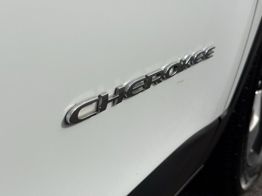 Used 2019 Jeep Cherokee Limited image 10