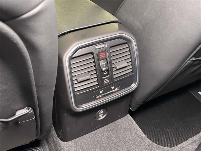 Used 2025 Porsche Macan image 75