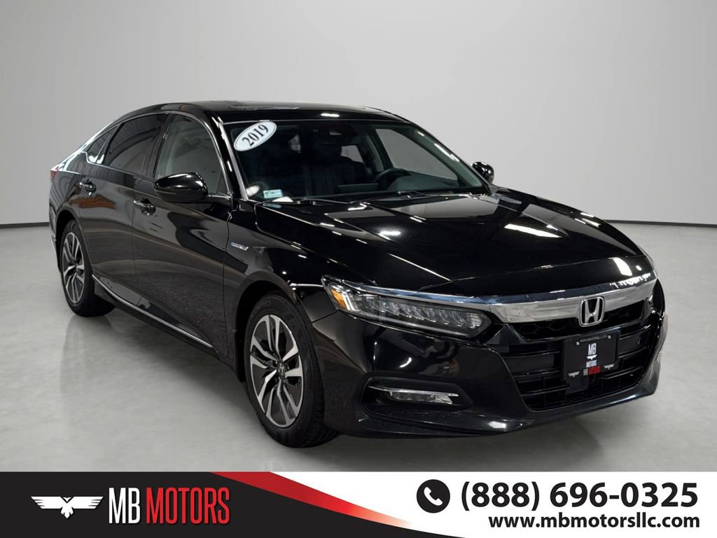 Used 2019 Honda Accord Touring image 2