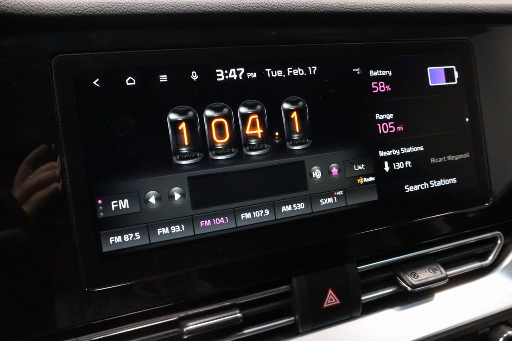 Used 2022 Kia Niro EX w/ Cold Weather Package image 3