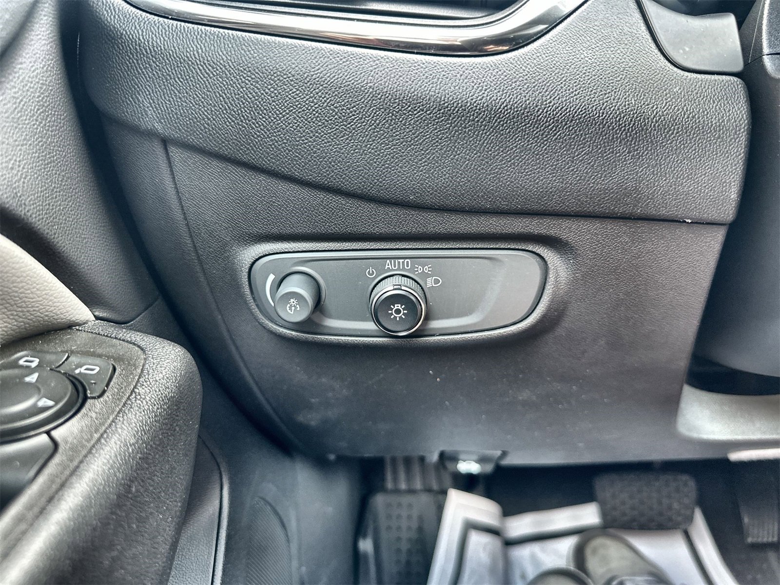 Used 2022 Chevrolet Equinox LS w/ LS Convenience Package image 17