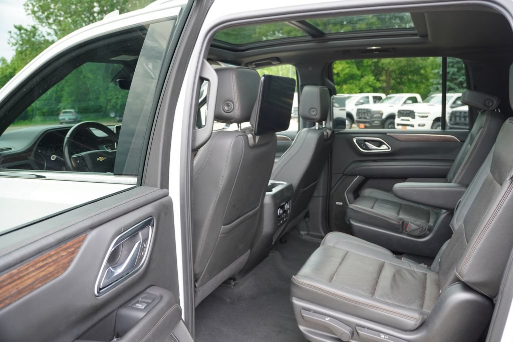 Used 2021 Chevrolet Suburban High Country w/ Premium Package AWD/4WD image 17