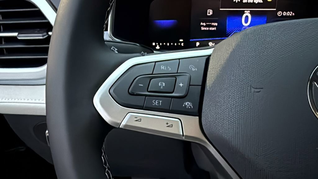 New 2026 Volkswagen Taos SE image 20