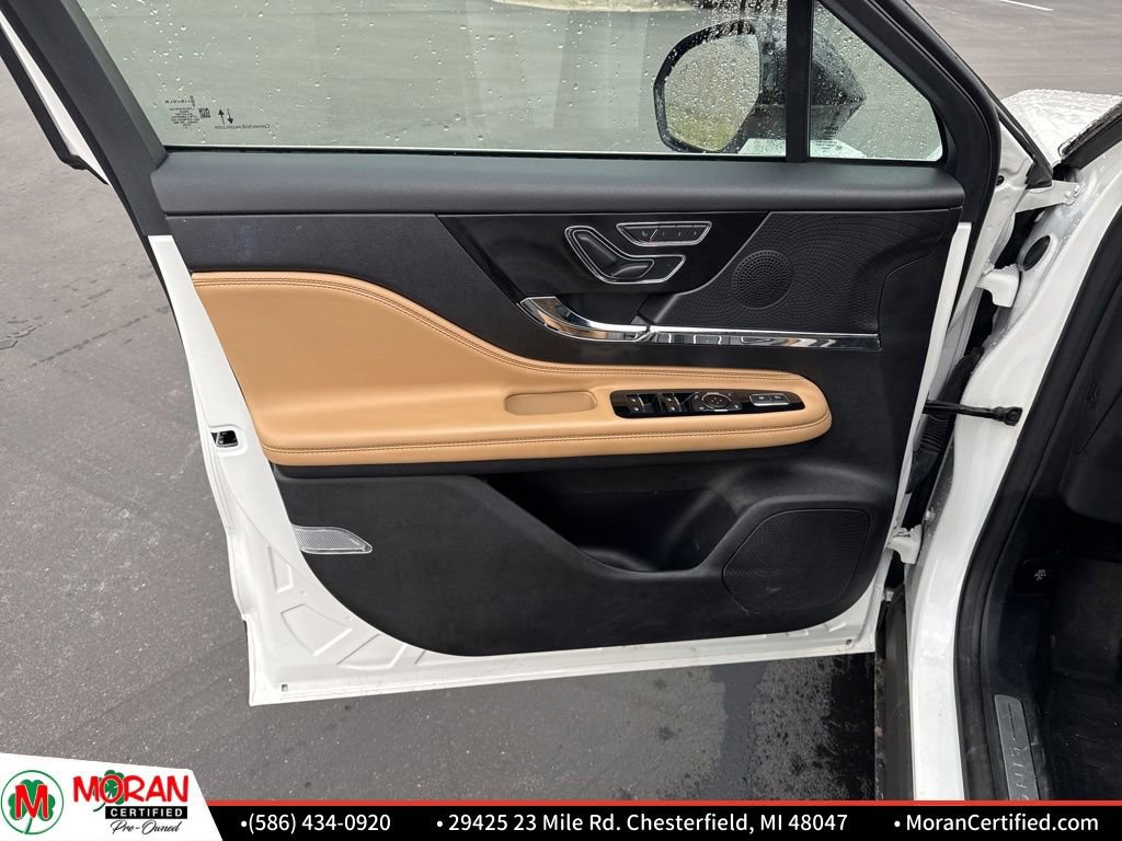 Used 2023 Lincoln Corsair Reserve image 9