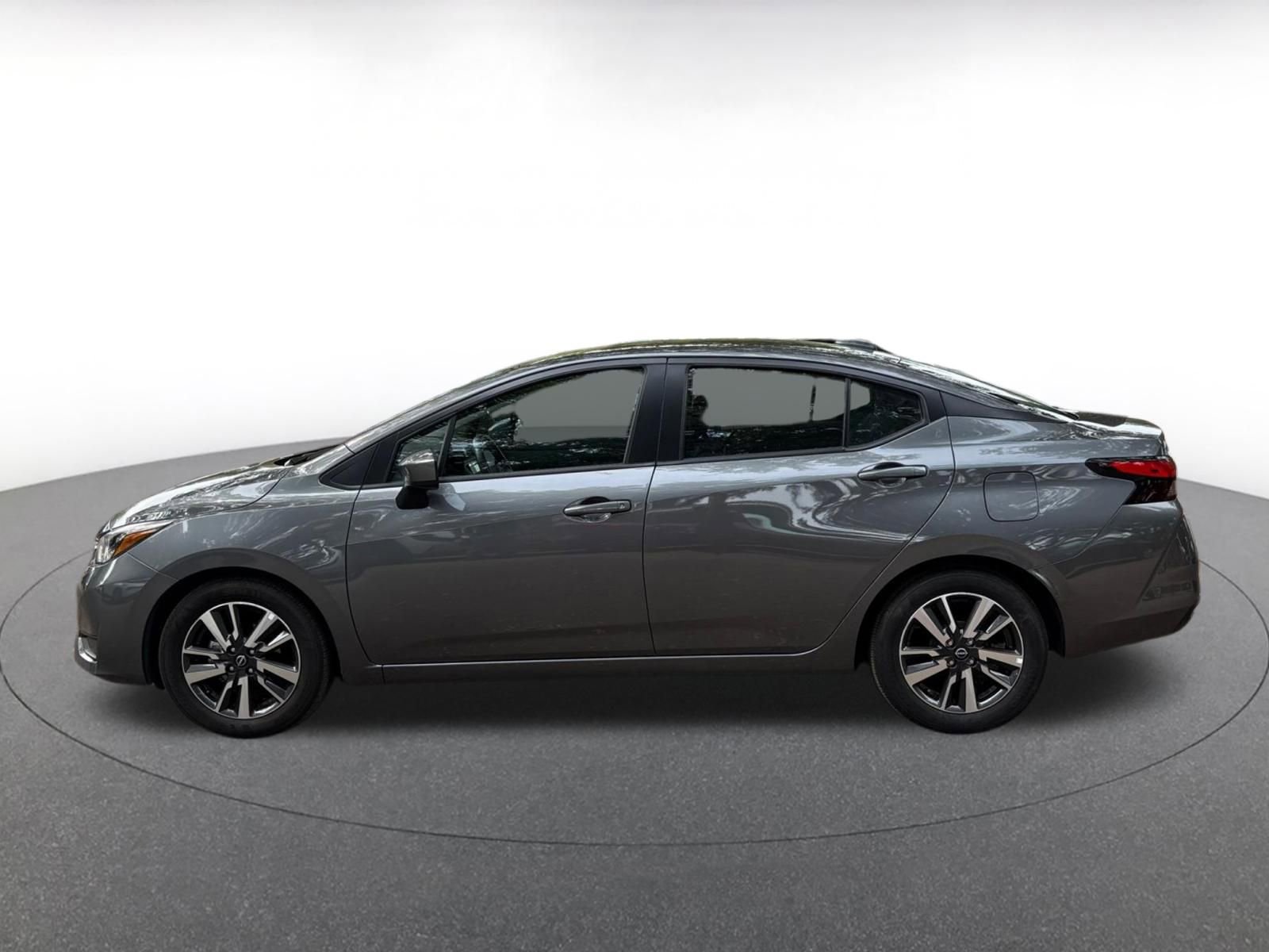 Used 2025 Nissan Versa SV FWD image 4