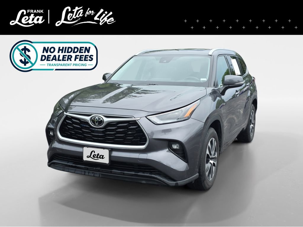 Used 2022 Toyota Highlander XLE FWD image 1