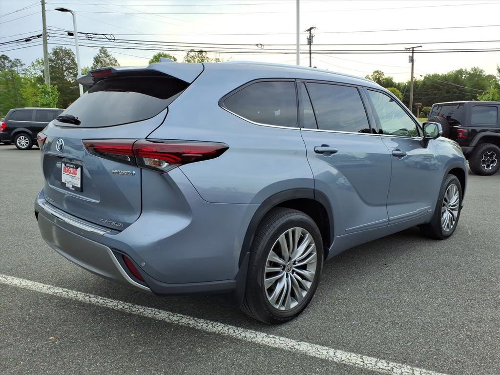 Used 2024 Toyota Highlander Platinum AWD/4WD image 4