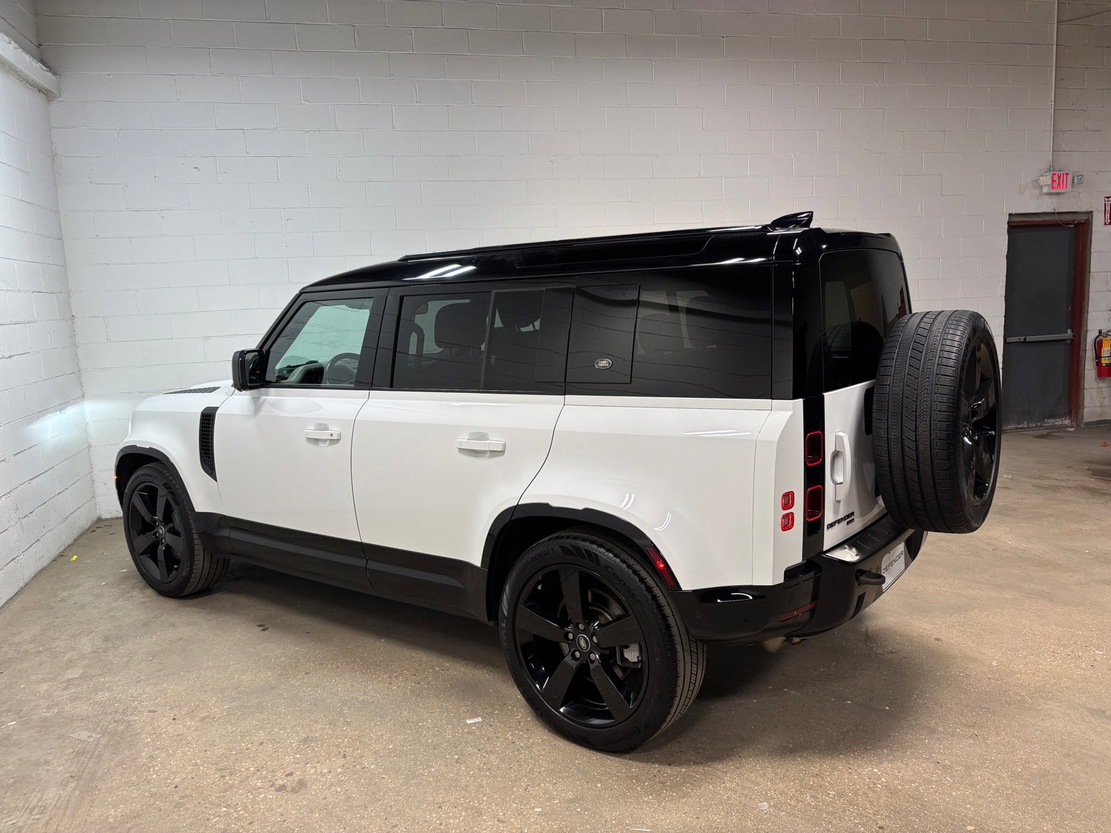 Used 2022 Land Rover Defender 110 X-Dynamic HSE AWD/4WD image 10