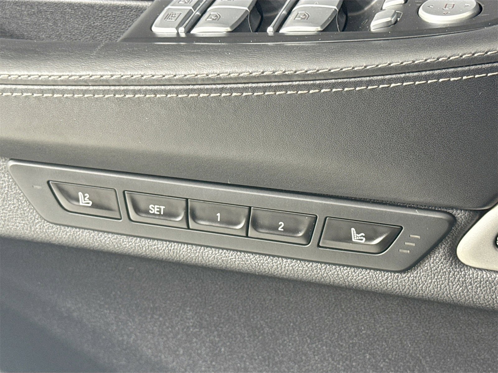 Used 2020 BMW M760i xDrive w/ Luxury Rear Seating Package image 19