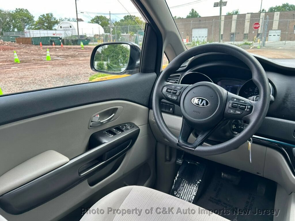 Used 2019 Kia Sedona L FWD image 39
