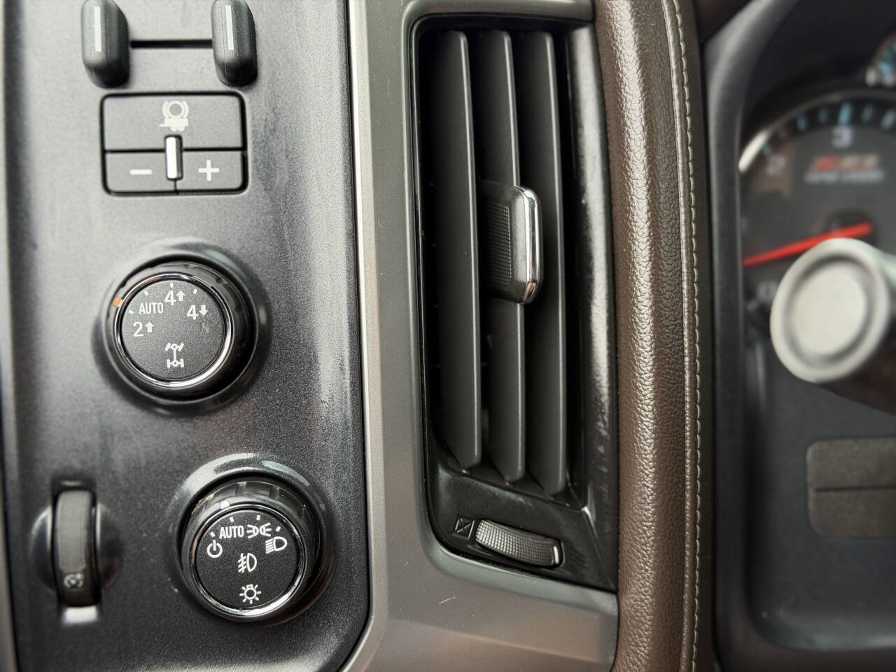Used 2014 Chevrolet Silverado 1500 LTZ Z71 w/ LTZ Plus Package AWD/4WD image 28