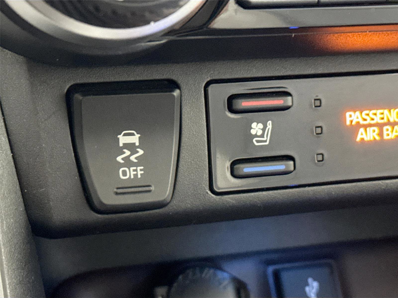 Used 2022 Toyota RAV4 Limited image 7