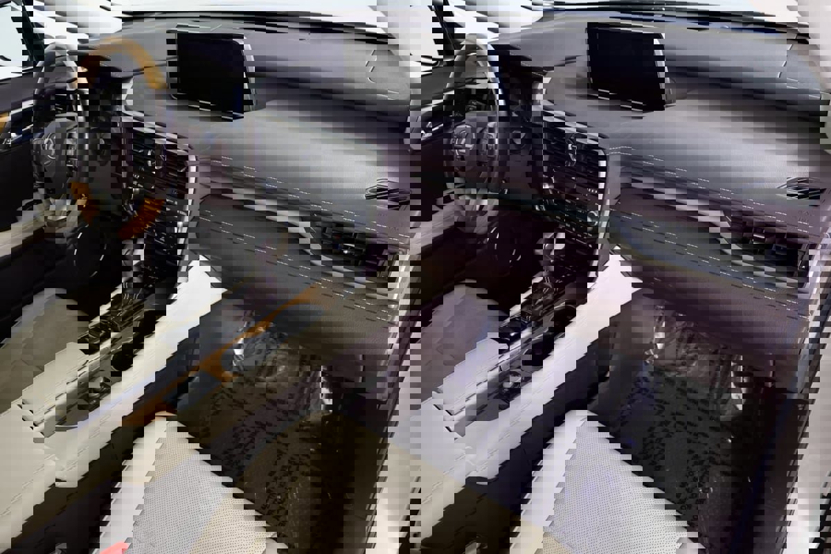 Used 2019 Lexus RX 450h AWD image 40