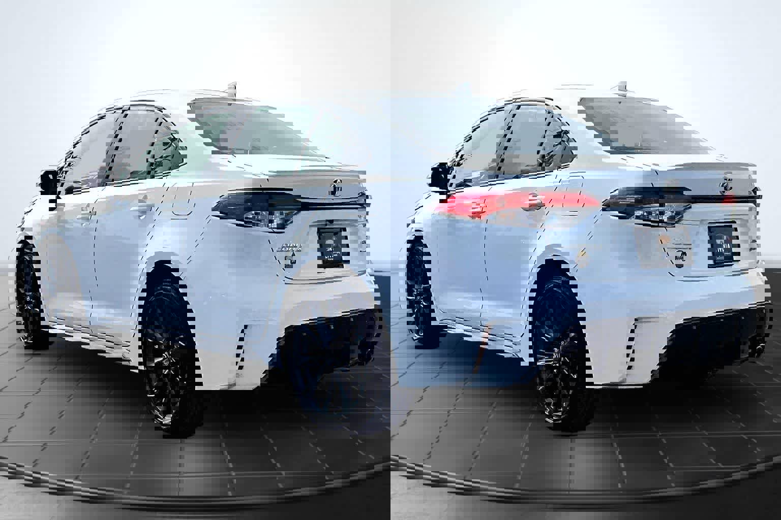 Used 2025 Toyota Corolla SE FWD image 4