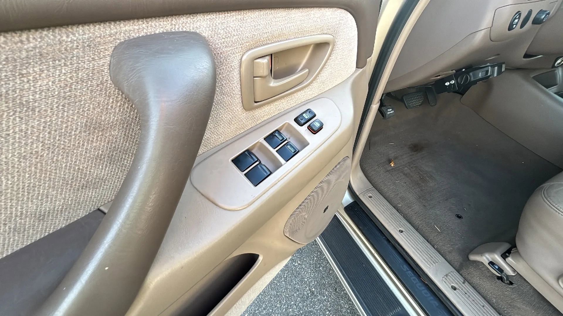 Used 2002 Toyota Sequoia SR5 image 35