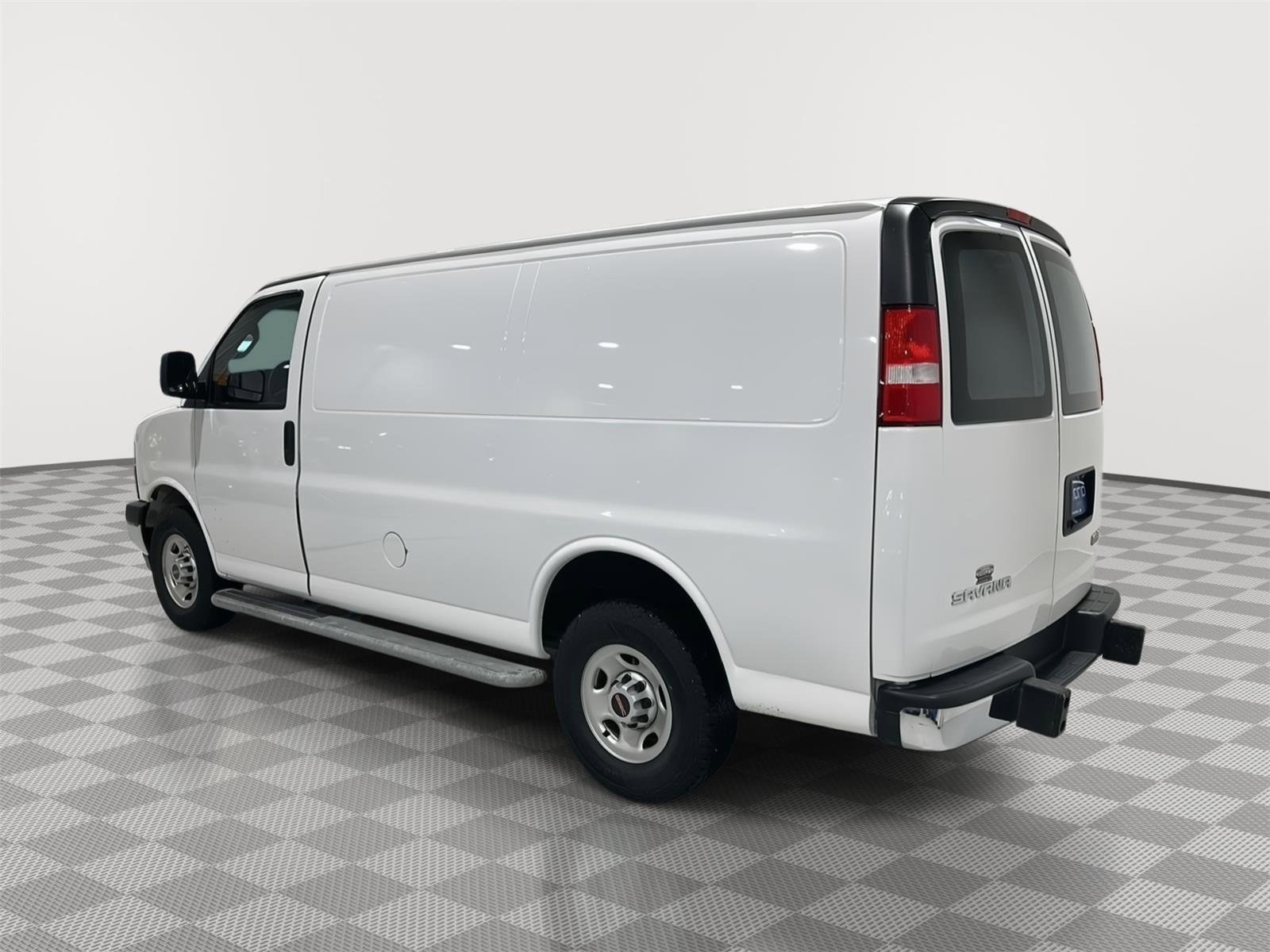 Used 2023 GMC Savana 2500 w/ Driver Convenience Package image 3