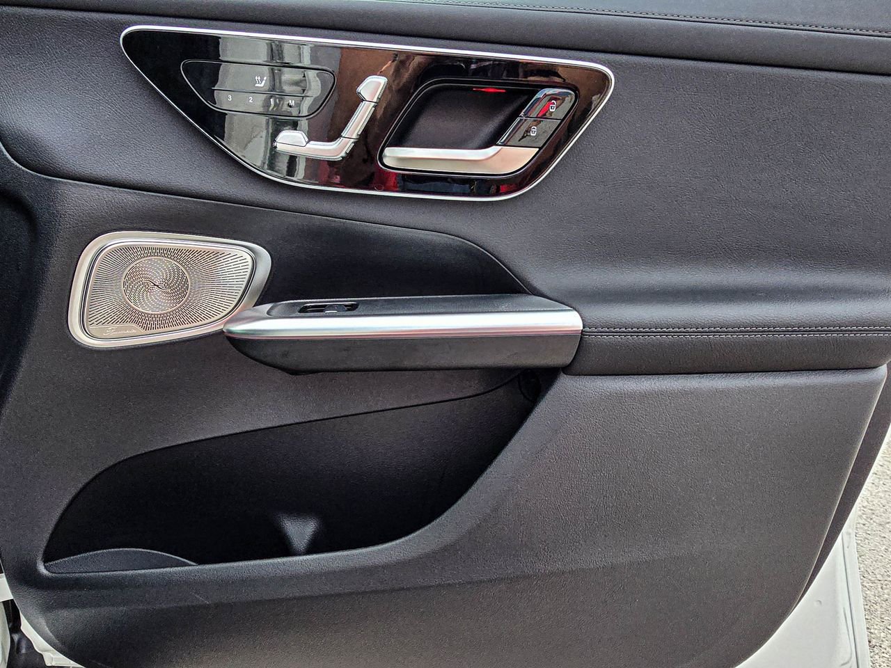 Used 2026 Mercedes-Benz GLC 300 4MATIC image 41