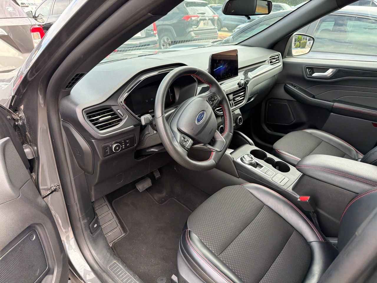 Used 2025 Ford Escape ST-Line Select AWD/4WD image 5