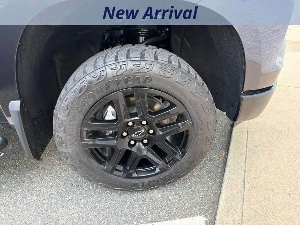 Used 2024 Chevrolet Silverado 1500 Custom Trail Boss w/ LPO, Dark Essentials Package AWD/4WD image 4