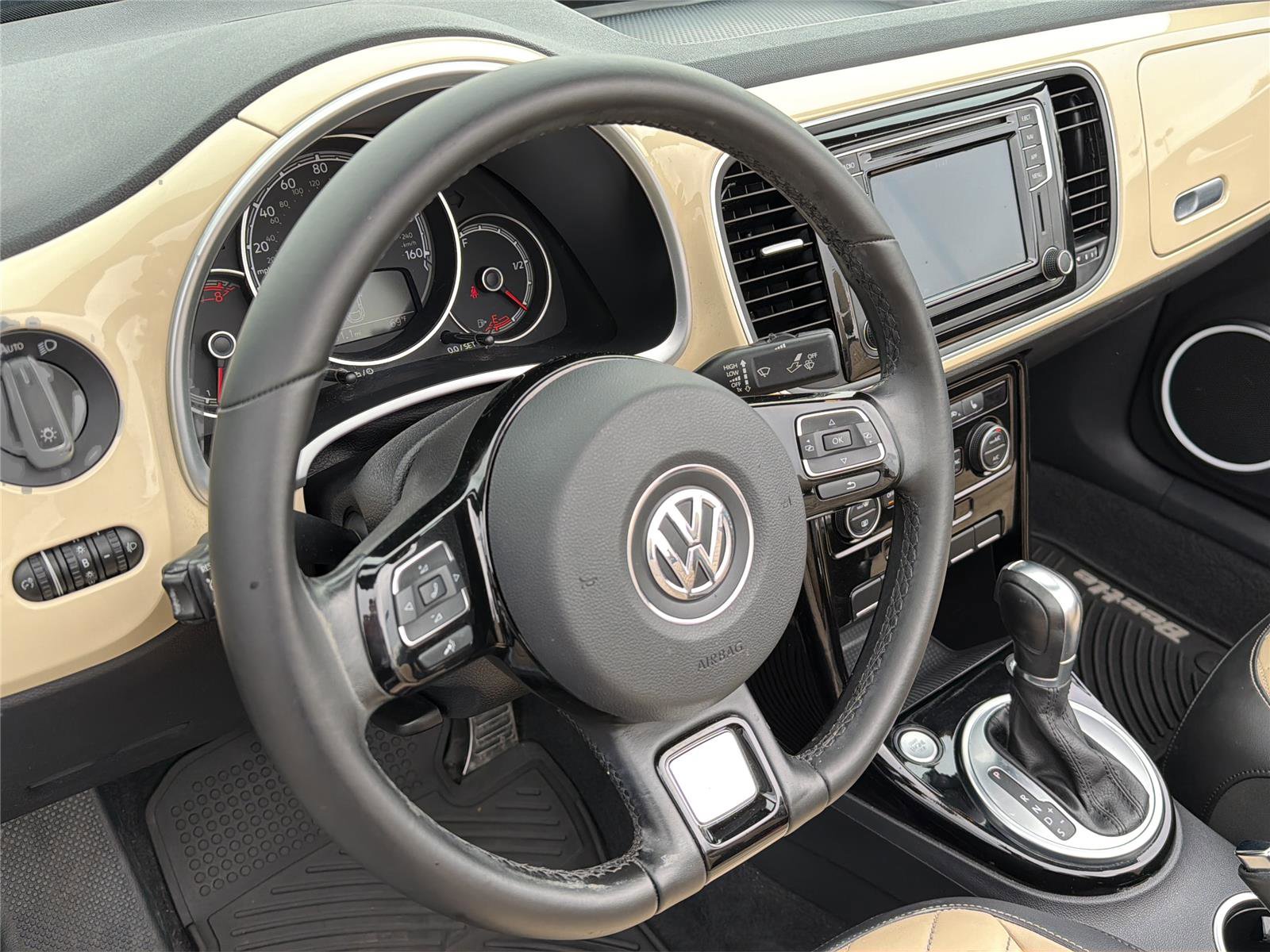 Used 2019 Volkswagen Beetle 2.0T Final Edition SEL FWD image 29