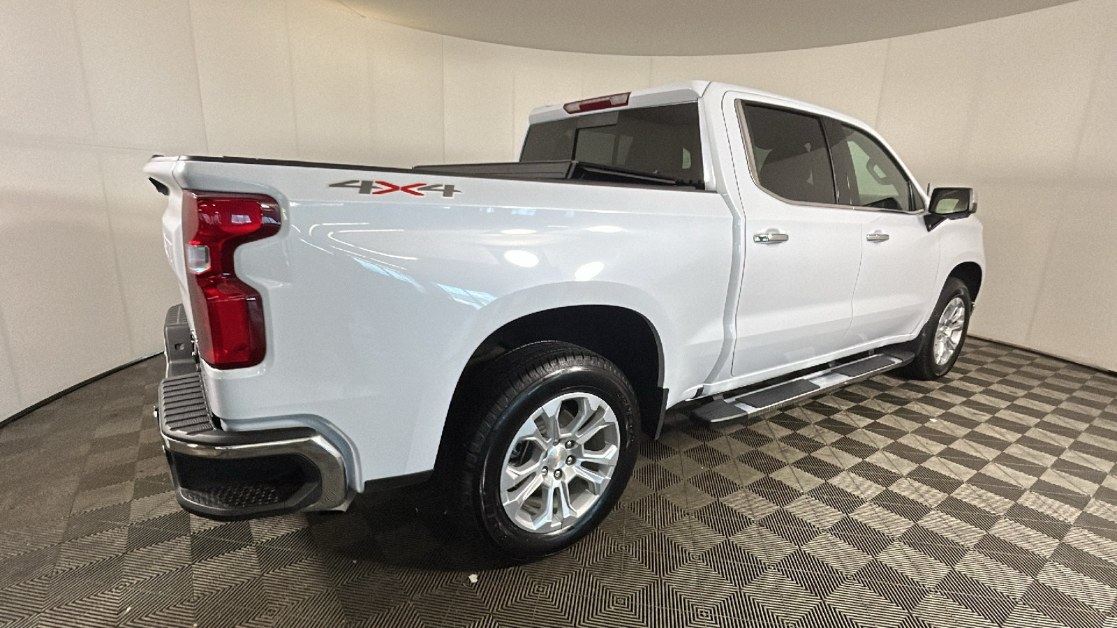 Used 2026 Chevrolet Silverado 1500 LTZ w/ LTZ Convenience Package II AWD/4WD image 3