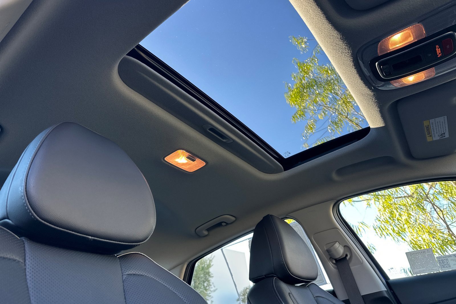 Used 2025 Hyundai Elantra Limited image 18