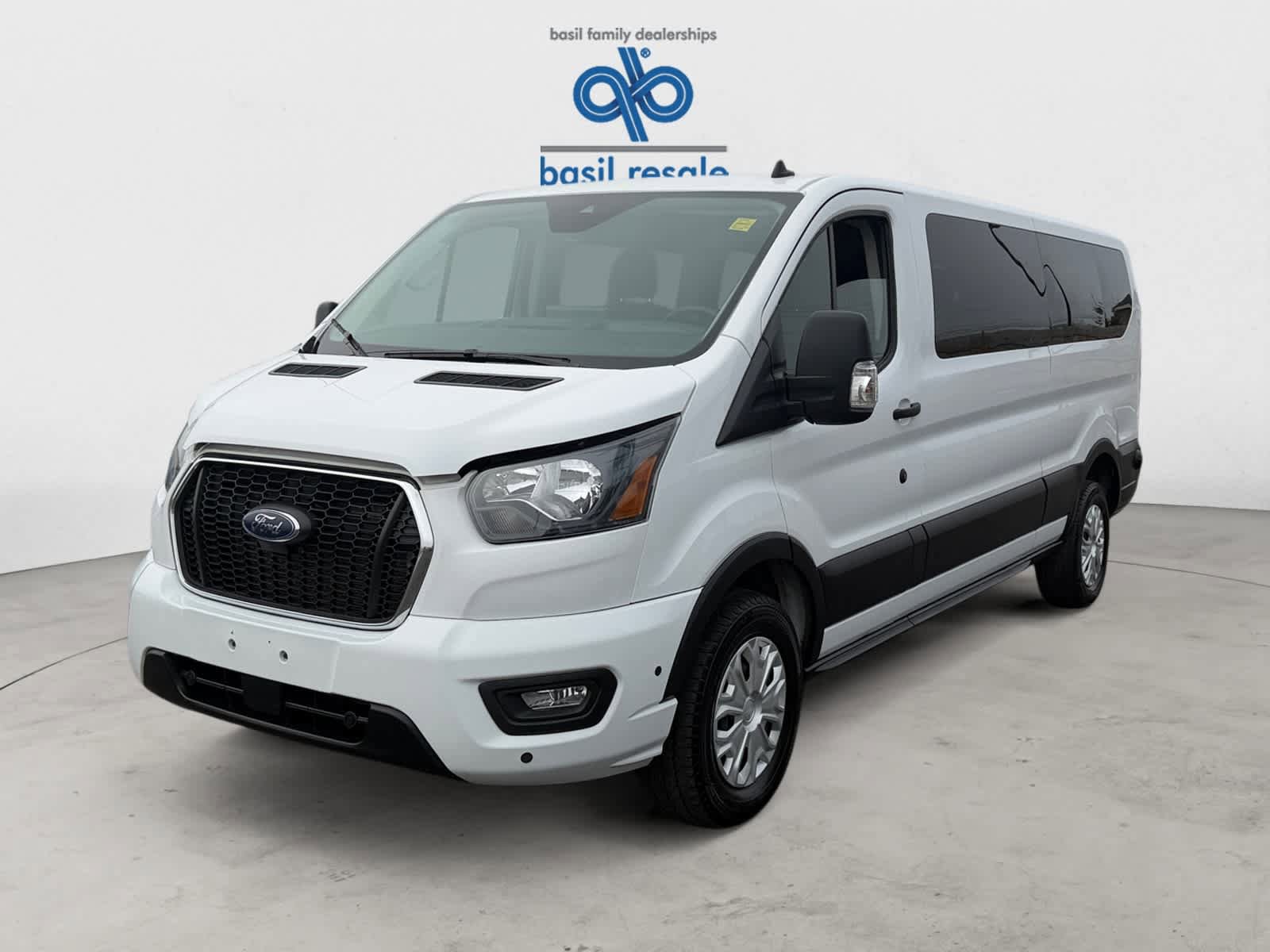 Used 2024 Ford Transit 350 XLT image 3