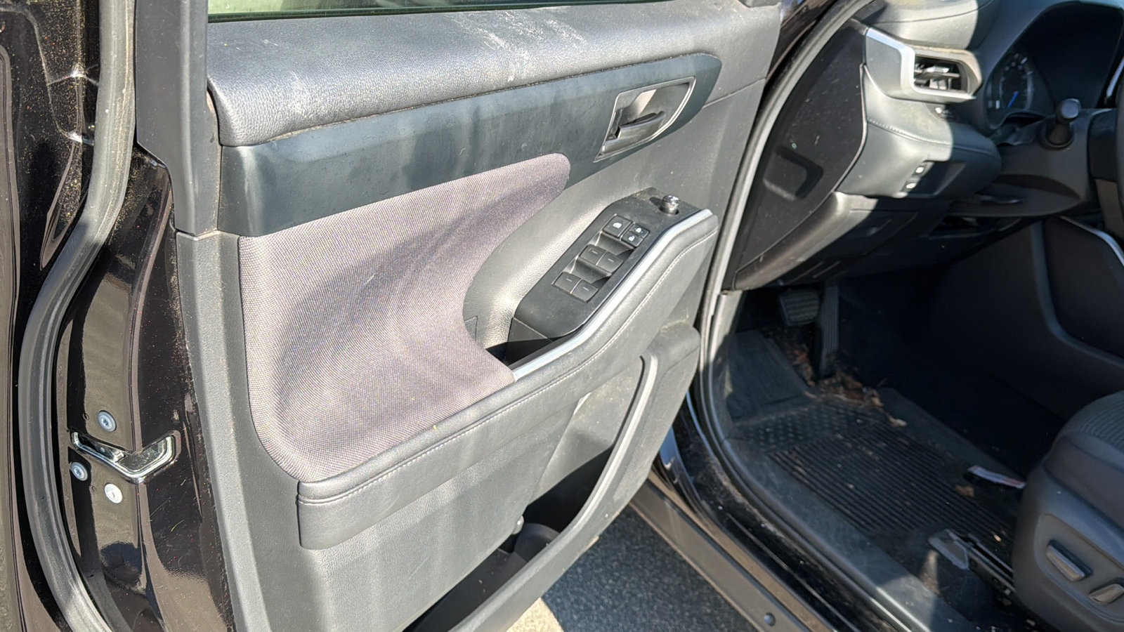 Used 2020 Toyota Highlander LE image 14