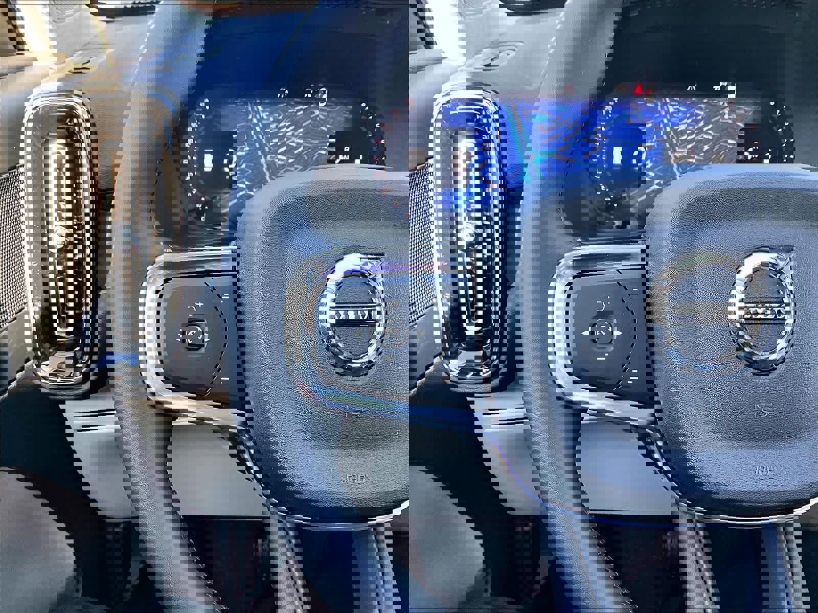 New 2026 Volvo XC40 B5 Plus w/ Protection Package Premier AWD/4WD image 17