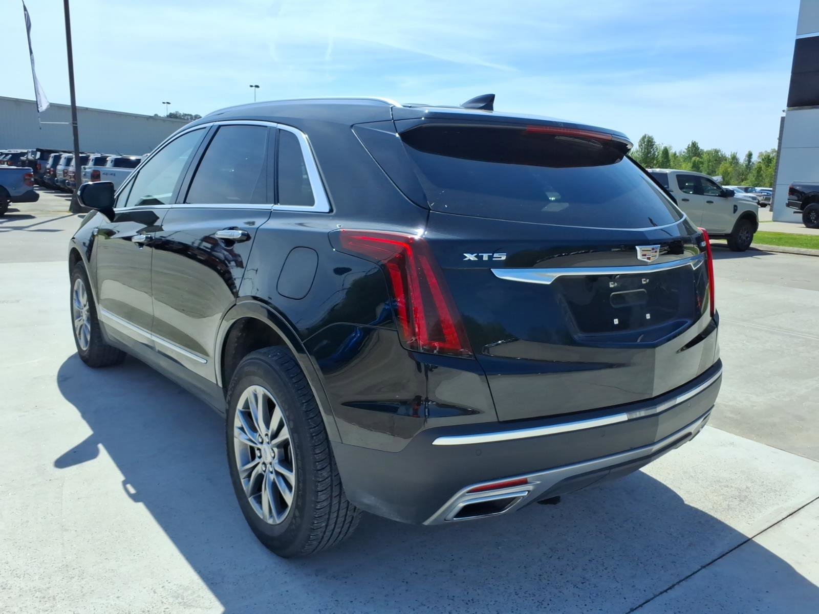 Used 2023 Cadillac XT5 Premium Luxury image 3