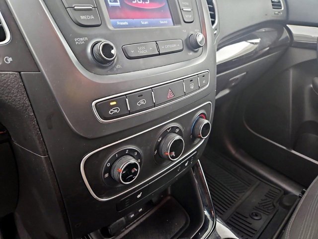 Used 2015 Kia Sorento LX image 4