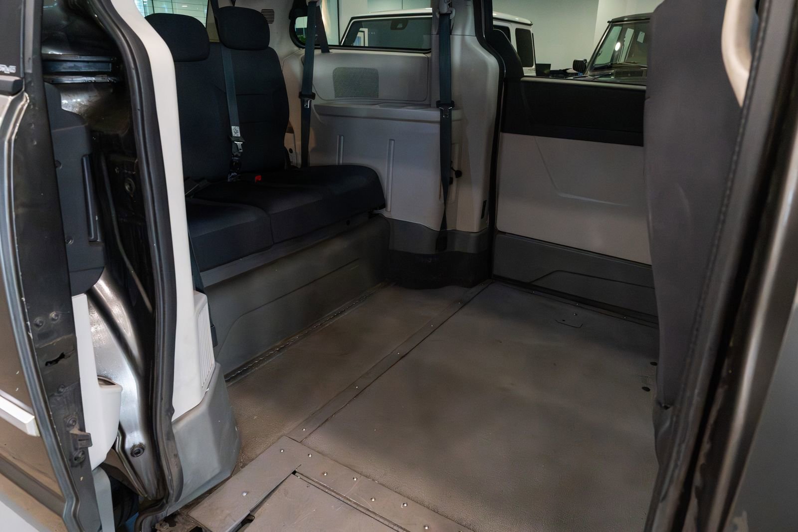 Used 2010 Dodge Grand Caravan SXT FWD image 11