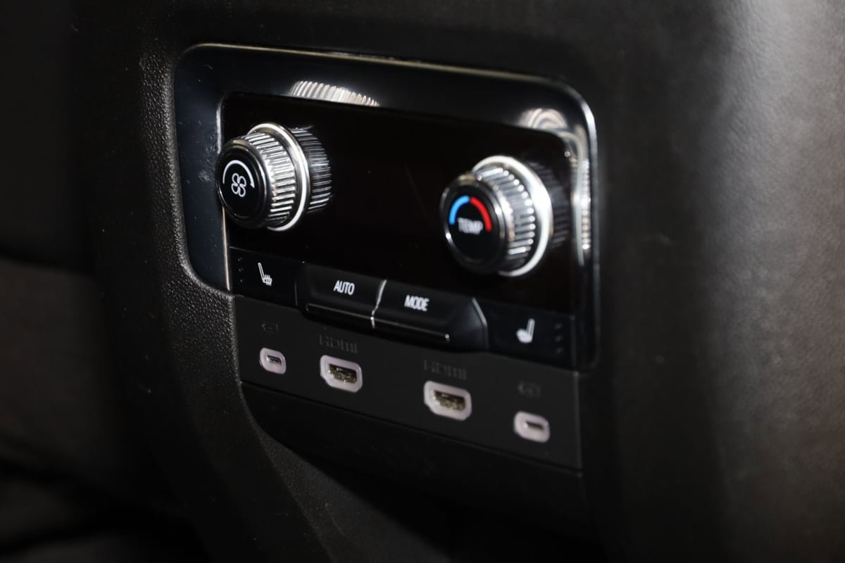 Used 2023 GMC Yukon XL Denali w/ Advanced Technology Package AWD/4WD image 16