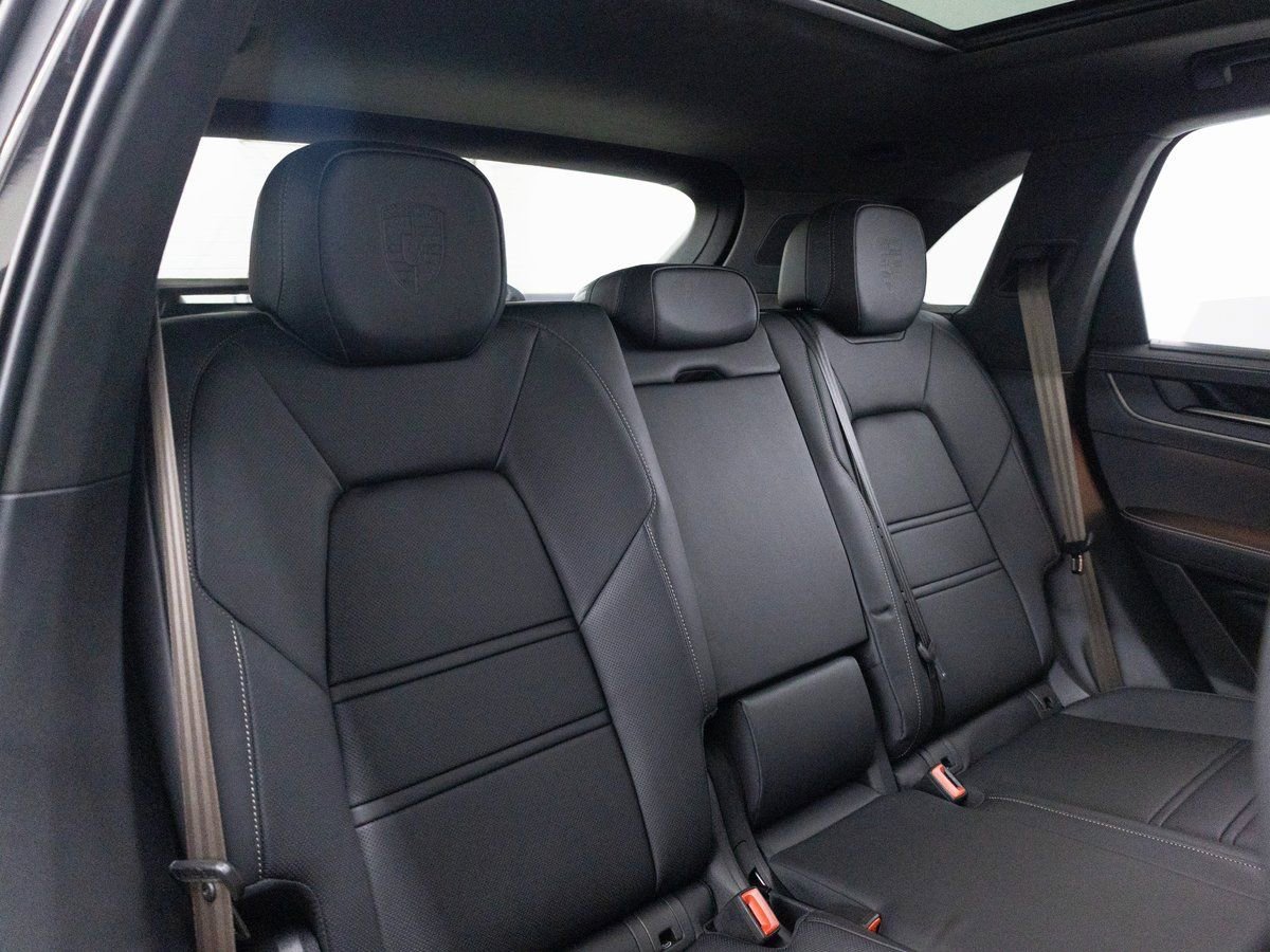 New 2025 Porsche Cayenne Turbo image 30
