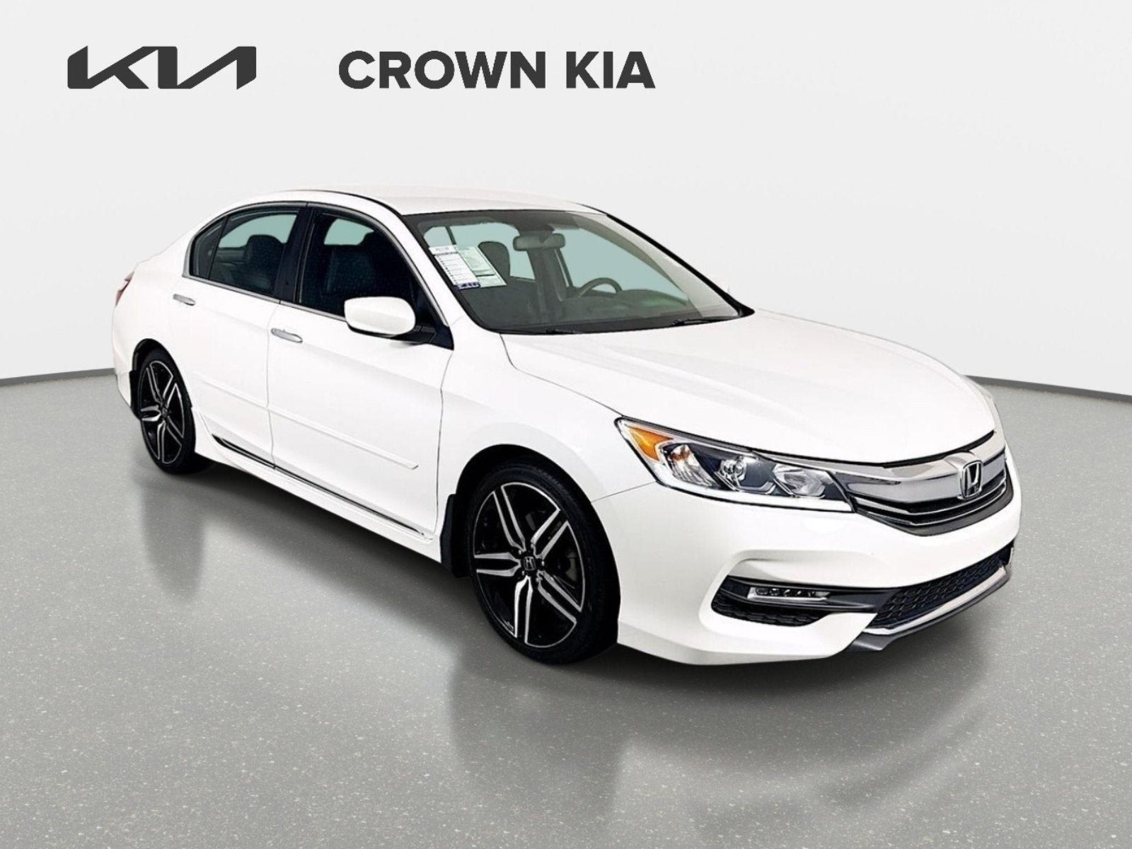 Used 2017 Honda Accord Sport image 4