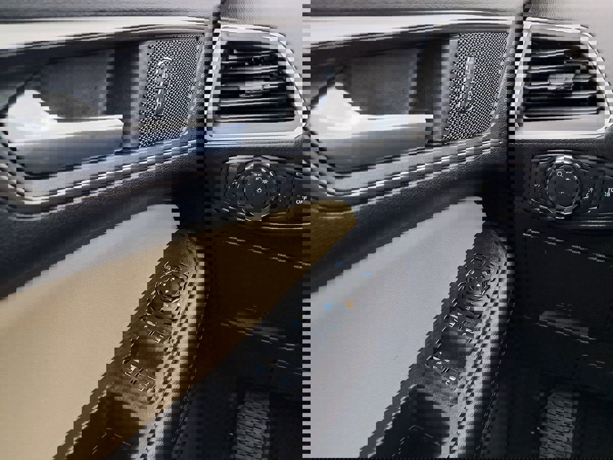 Used 2022 Ford Edge SEL image 11