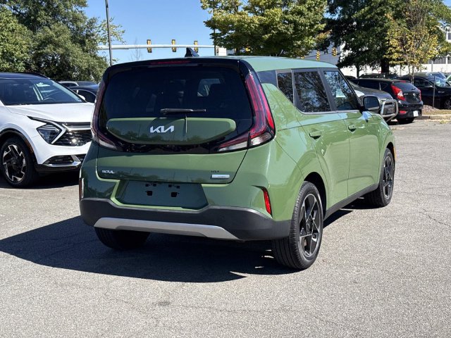 Used 2023 Kia Soul EX FWD image 2
