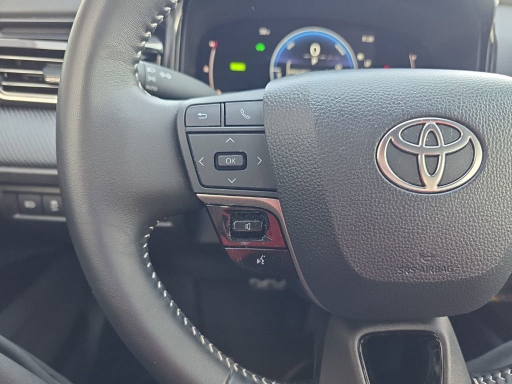 Used 2025 Toyota Camry SE image 21