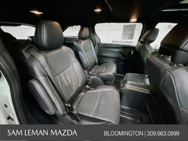 Used 2025 Toyota Sienna Platinum AWD/4WD image 30